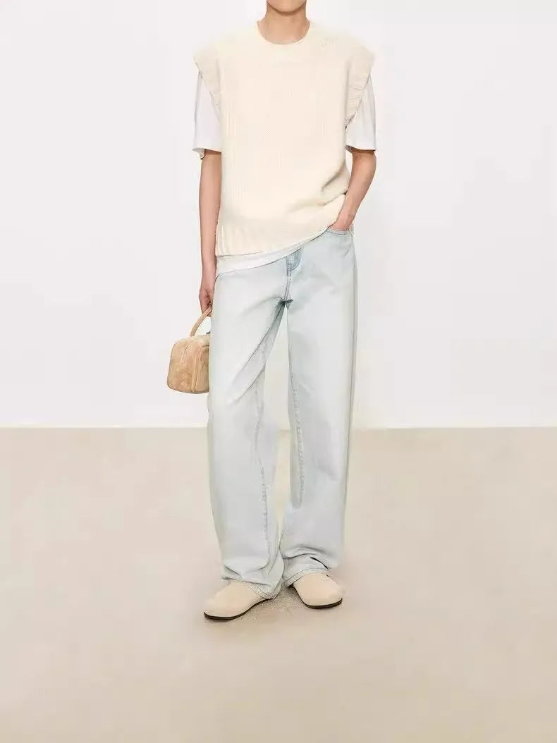 A stylish layering of 100% wool vest, V-neck vest waistcoat loose sleeveless vest and knitted sweater women autumn and winter