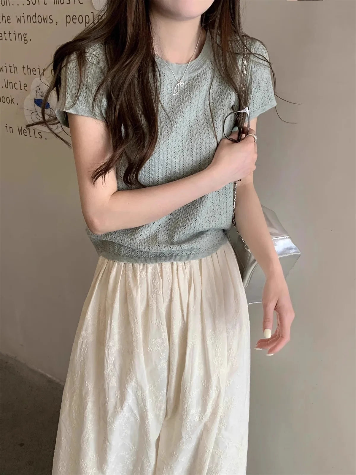 A hollowed-out round-neck ice silk knitted T-shirt for women in summer, a loose short-sleeved and slimming top, is thin