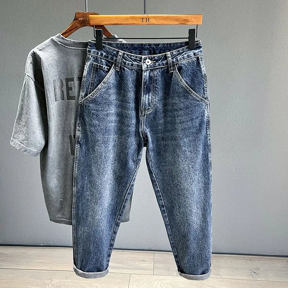 Men's Straight Leg Denim Jeans for Casual Everyday Wear