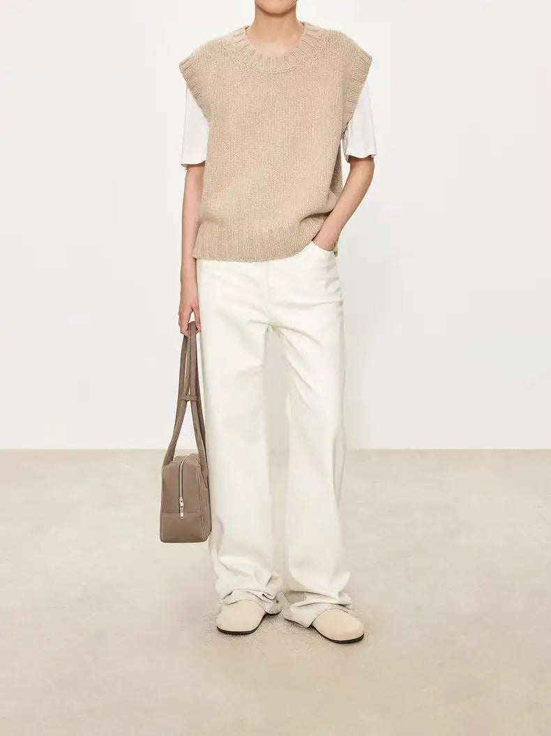 A stylish layering of 100% wool vest, V-neck vest waistcoat loose sleeveless vest and knitted sweater women autumn and winter