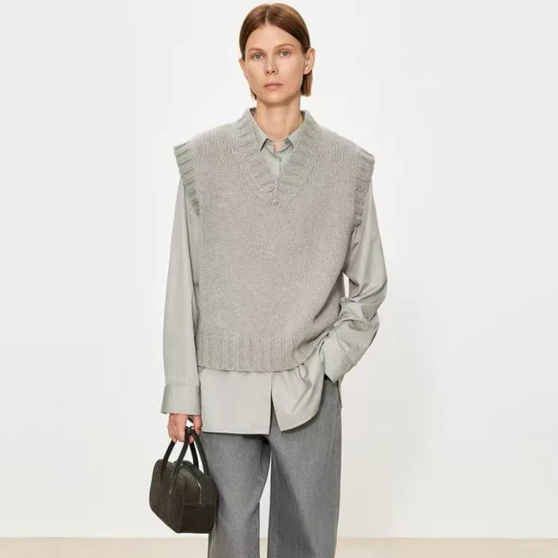 A stylish layering of 100% wool vest, V-neck vest waistcoat loose sleeveless vest and knitted sweater women autumn and winter