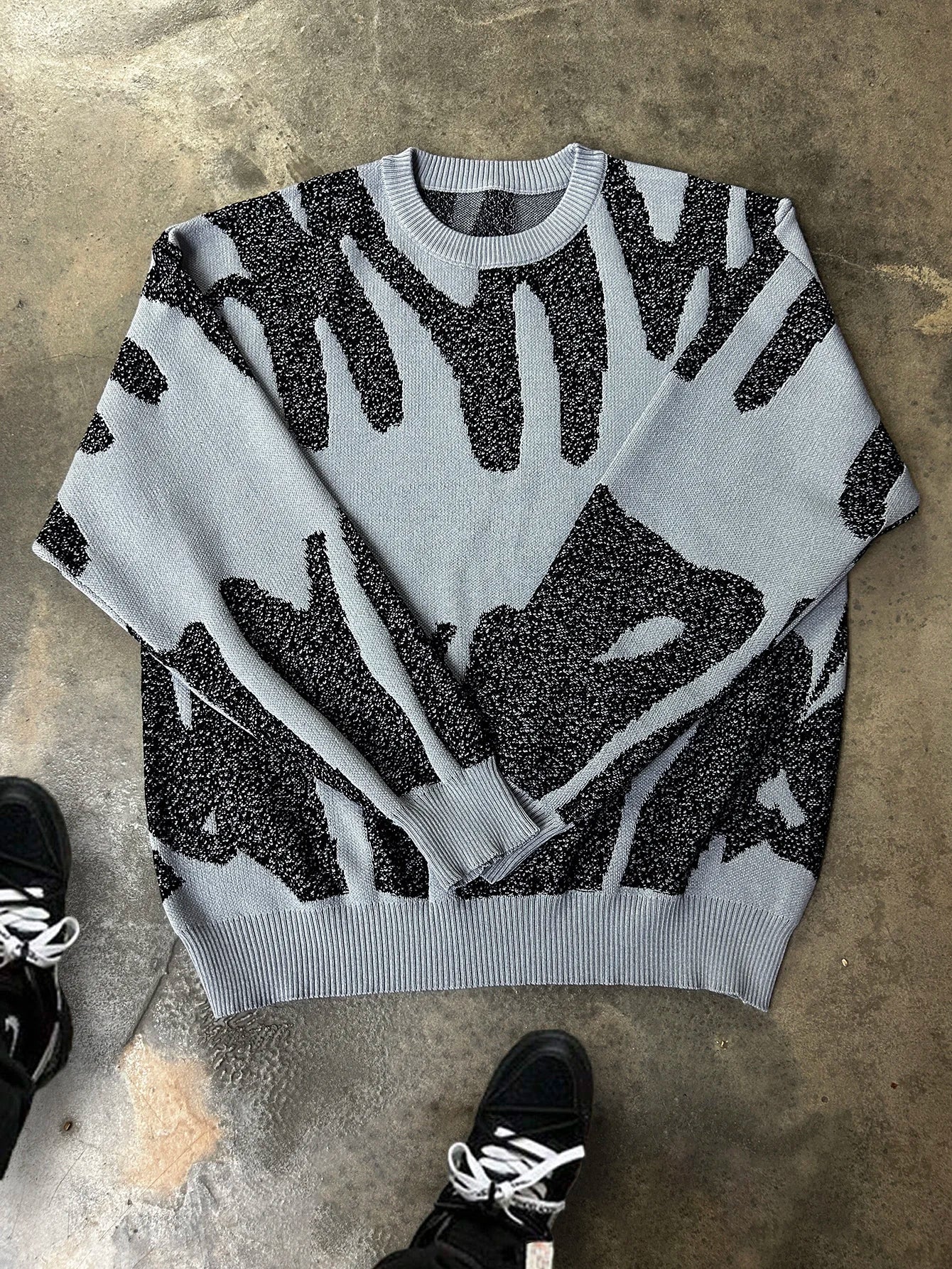 Men's Abstract Pattern Crew Neck Knit Sweater