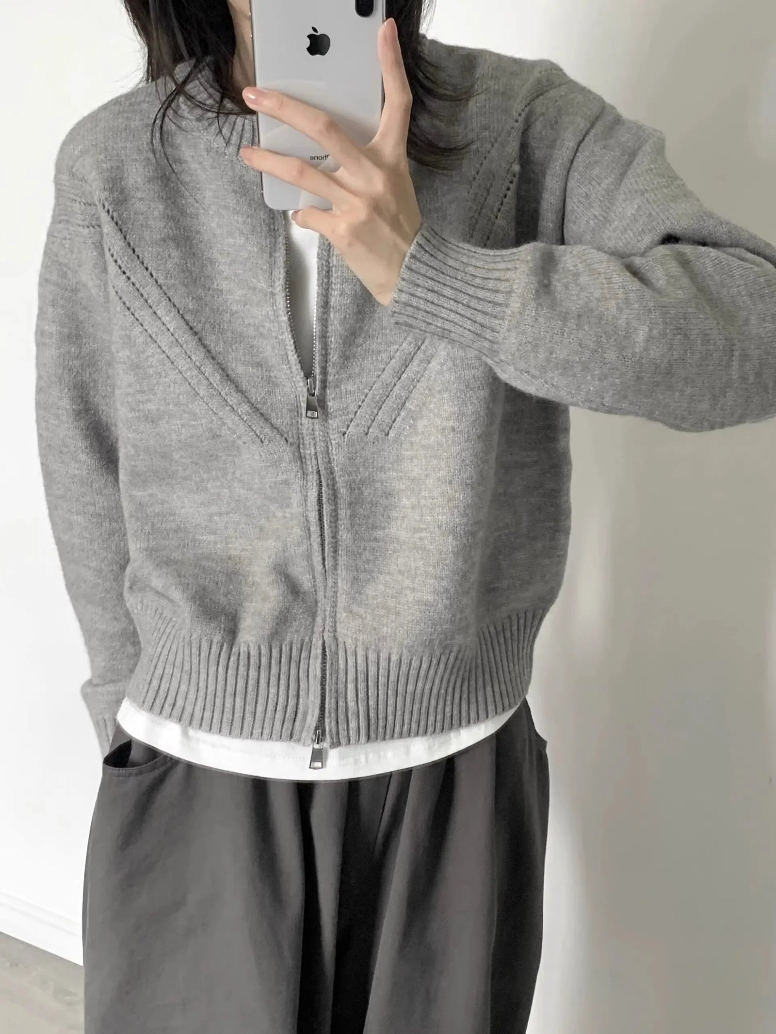 High-end grey retro cashmere knitted zipper cardigan women loose sweater coat with wool autumn and winter