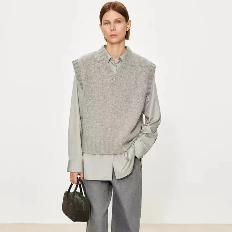 A stylish layering of 100% wool vest, V-neck vest waistcoat loose sleeveless vest and knitted sweater women autumn and winter