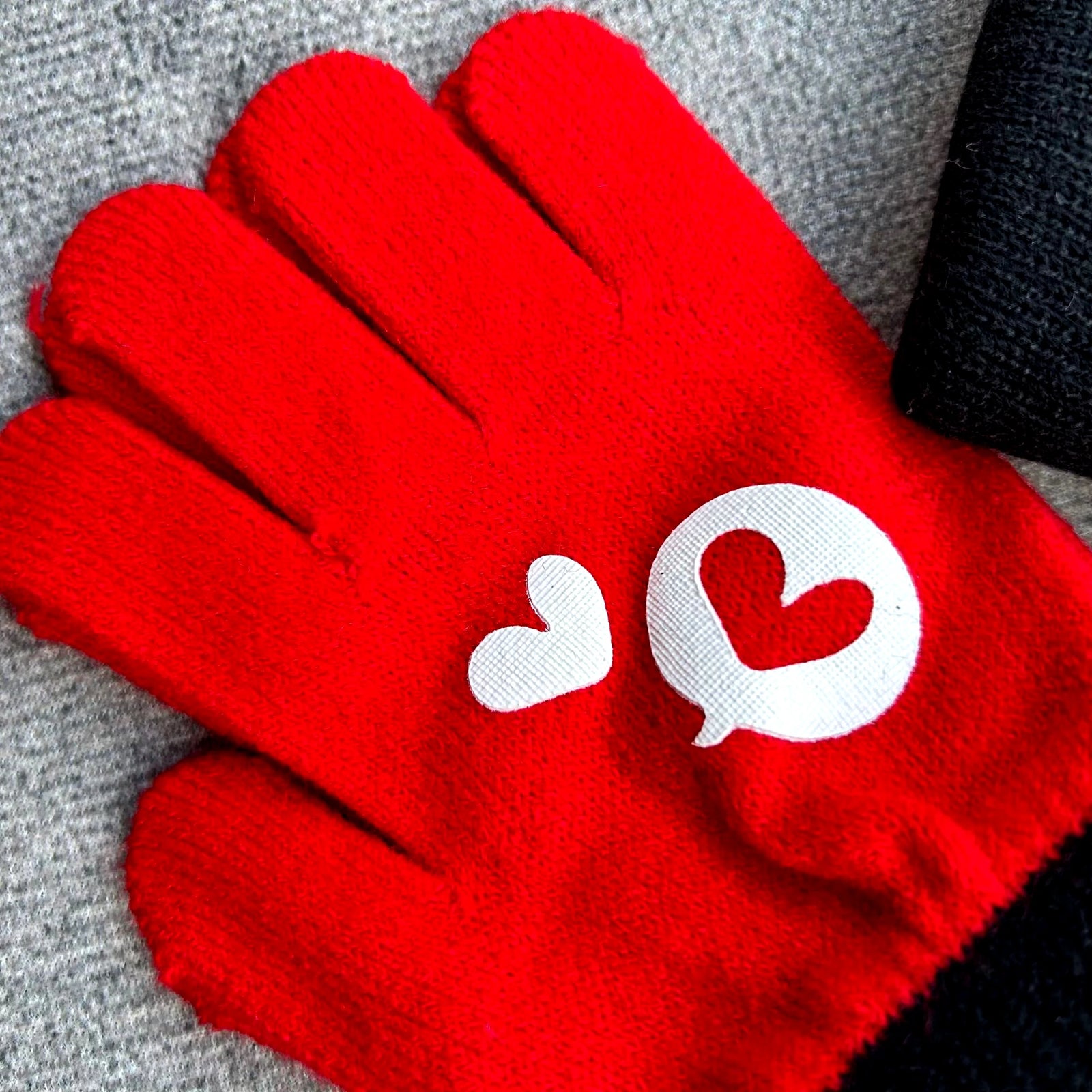 Children's Minnie Mouse Hat Scarf and Gloves Set for Winter Wear