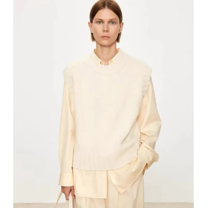 A stylish layering of 100% wool vest, V-neck vest waistcoat loose sleeveless vest and knitted sweater women autumn and winter