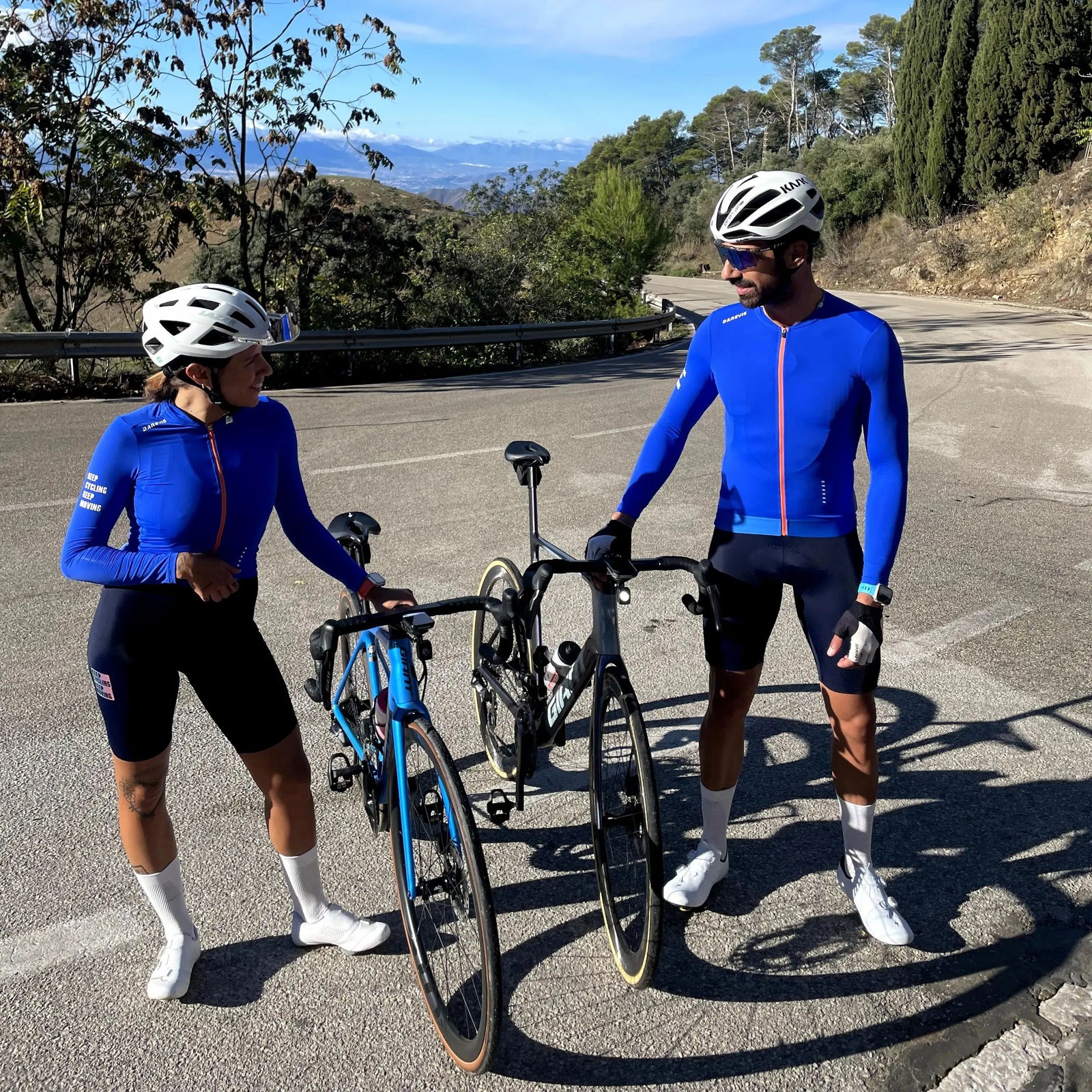 Unisex Long Sleeve Cycling Jersey with Full Zipper and Pocket Details