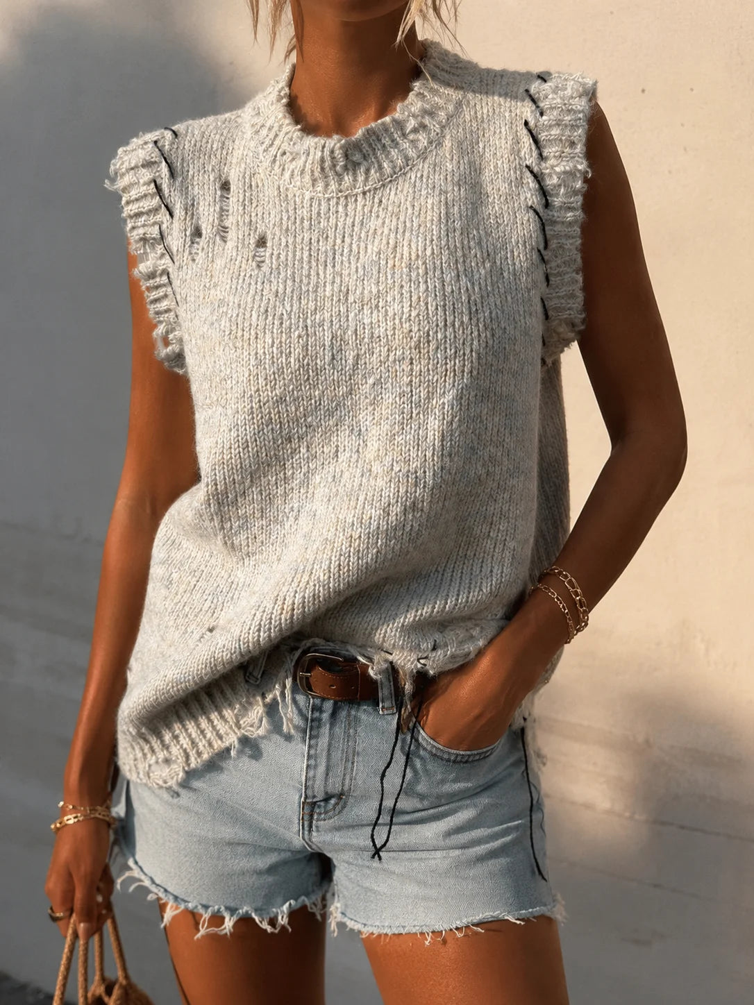 Women's Wool-Blend Sleeveless Round-Neck Knit Sweater Vest with Frayed Edges for Layering