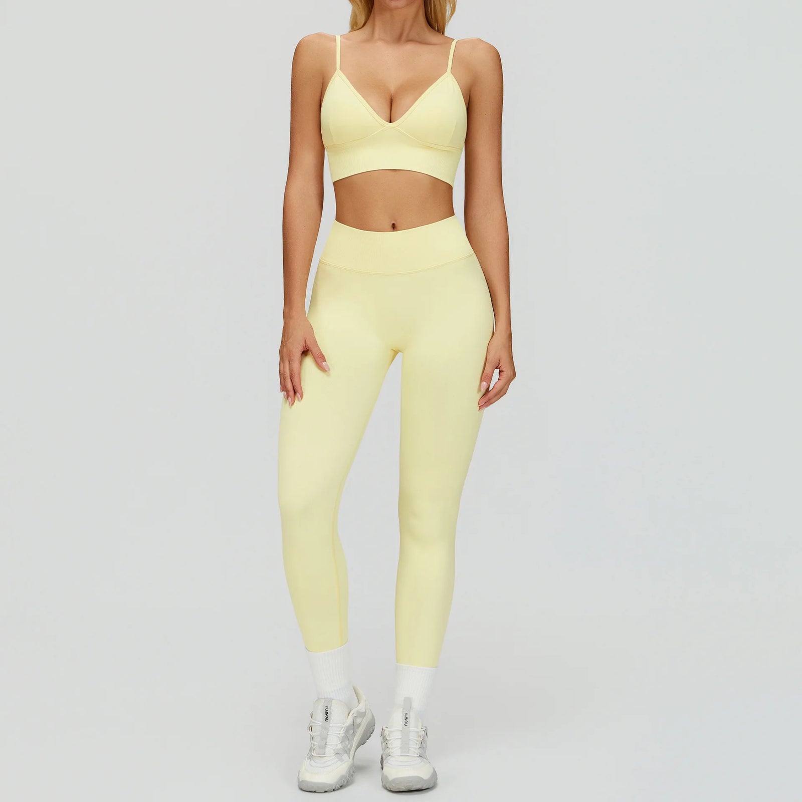 Women's Cropped Layer Bra And Leggings Yoga Set