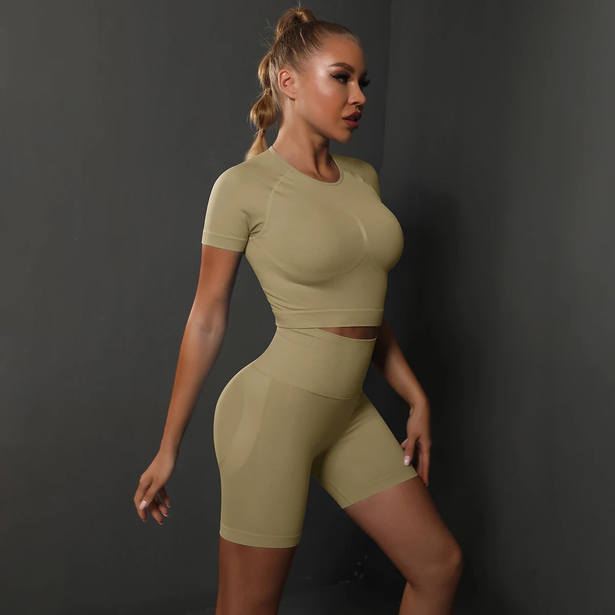 Women's Crop Top And Shorts Yoga Set For Workout Outfits