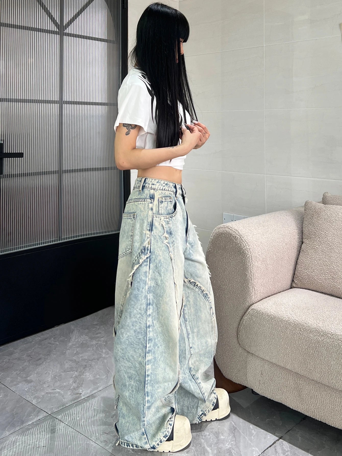 Women's Light Wash Distressed Panel Denim Jeans For Everyday Outfits