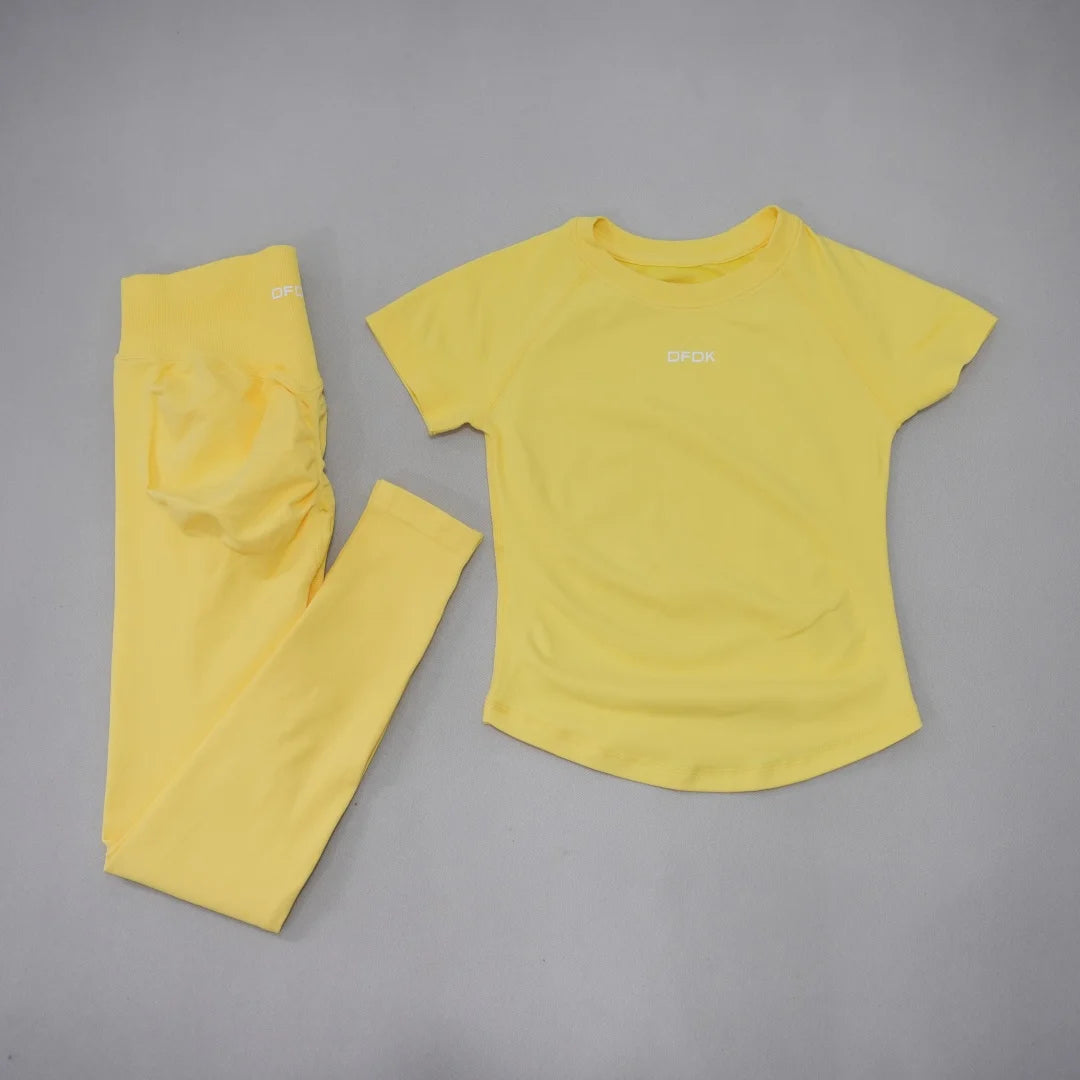 Women's Tee And Leggings Yoga Set For Workout Outfits