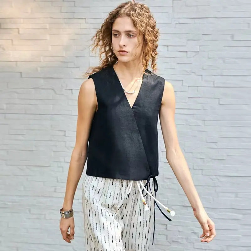 Women's Linen Sleeveless V-Neck Cropped Tank Top with Tie Detail for Summer