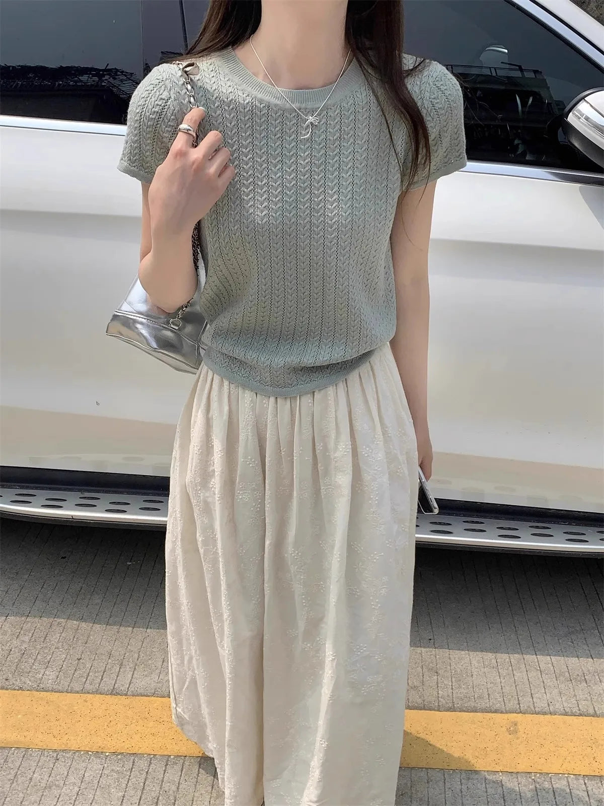 A hollowed-out round-neck ice silk knitted T-shirt for women in summer, a loose short-sleeved and slimming top, is thin