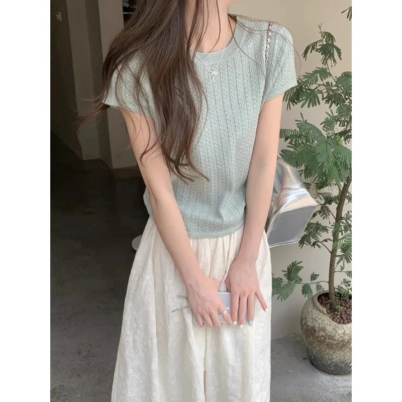 A hollowed-out round-neck ice silk knitted T-shirt for women in summer, a loose short-sleeved and slimming top, is thin