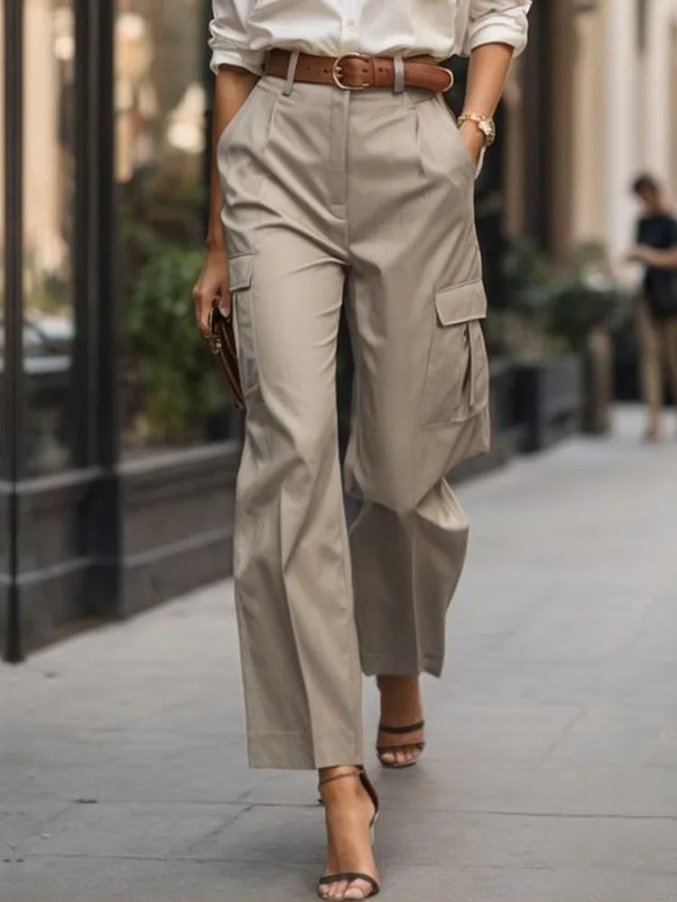 Women's Cotton Cropped Cargo Pants with High Waist and Flap Pockets