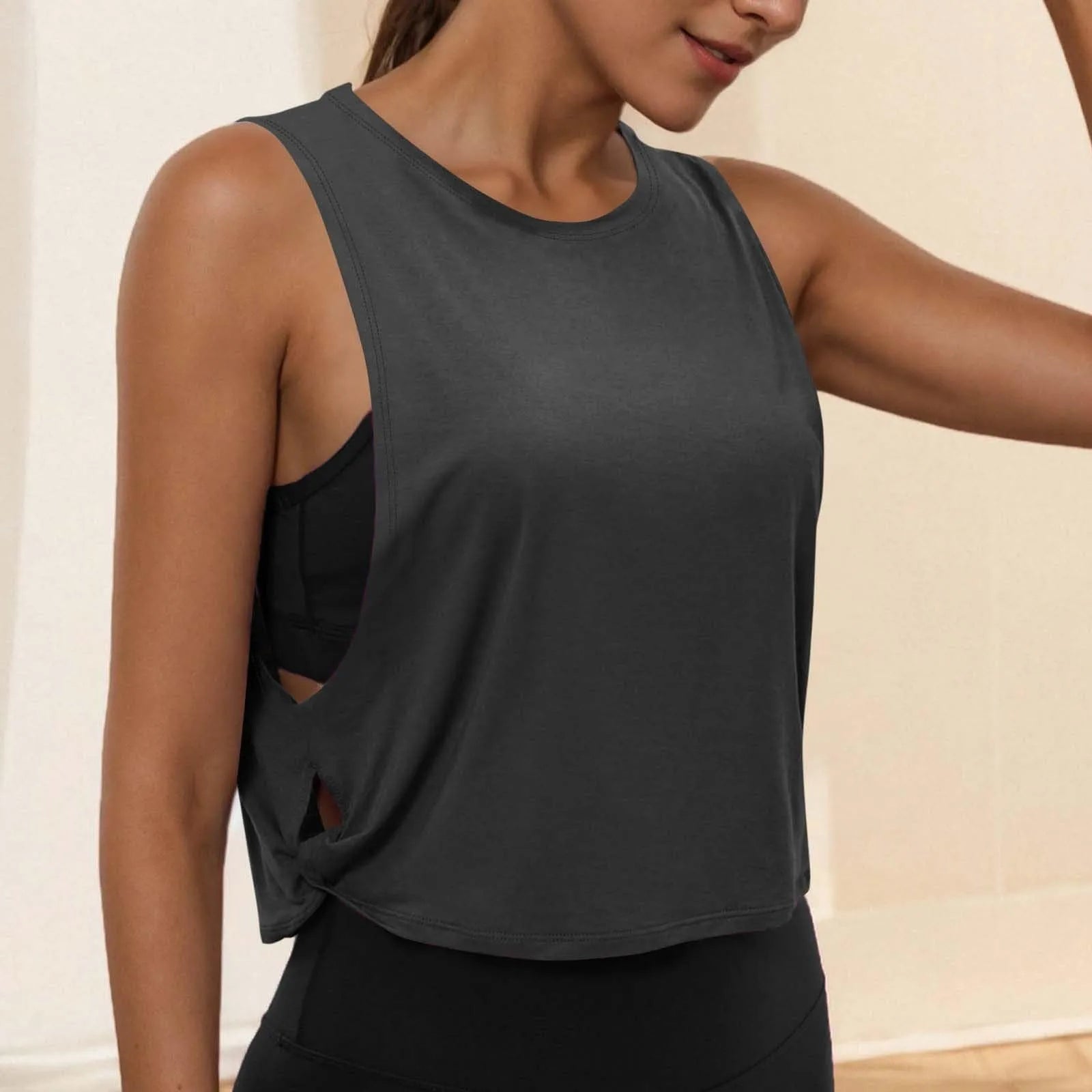 Women's Round Neck Tank Top with Sleeveless Design and a Loose Shape