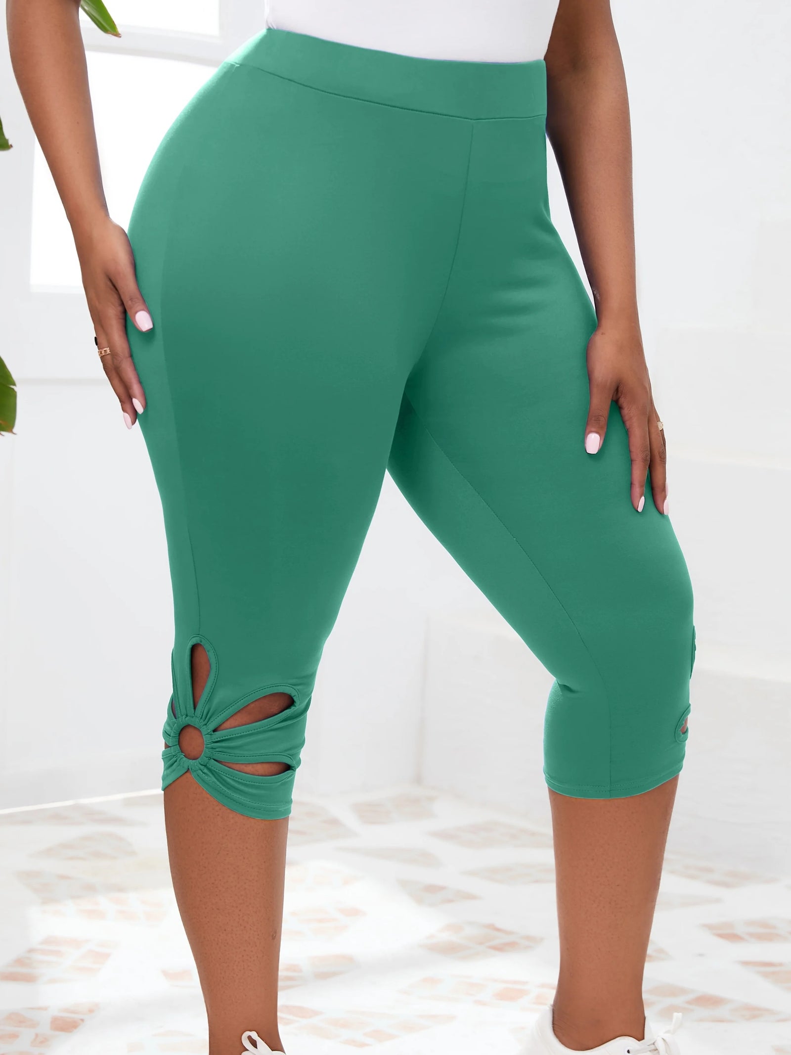 Women's Cutout Capri Leggings For Workout Outfits And Layering