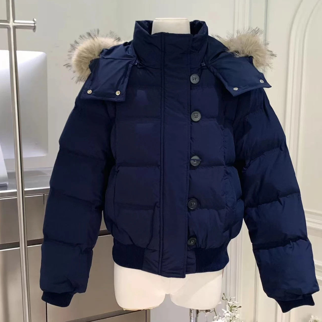 Women's Quilted Hooded Cropped Jacket for Layered Outfits