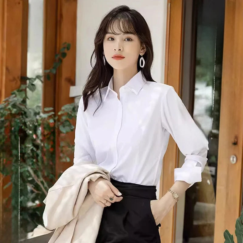 Women's Fitted Collared Long Sleeve Button Front Shirt