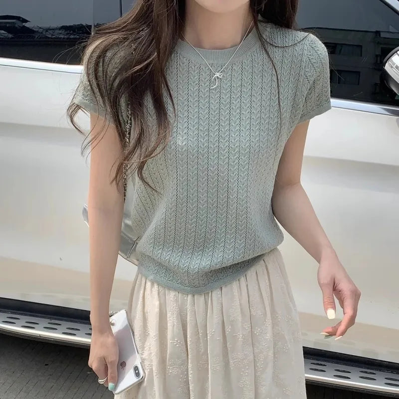 A hollowed-out round-neck ice silk knitted T-shirt for women in summer, a loose short-sleeved and slimming top, is thin