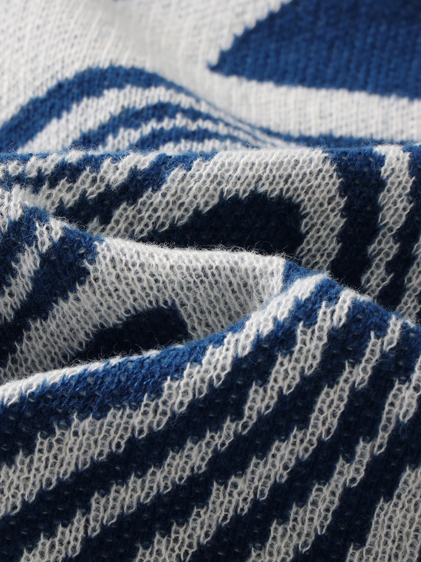 Men's Swirl Pattern Crew Neck Knit Sweater