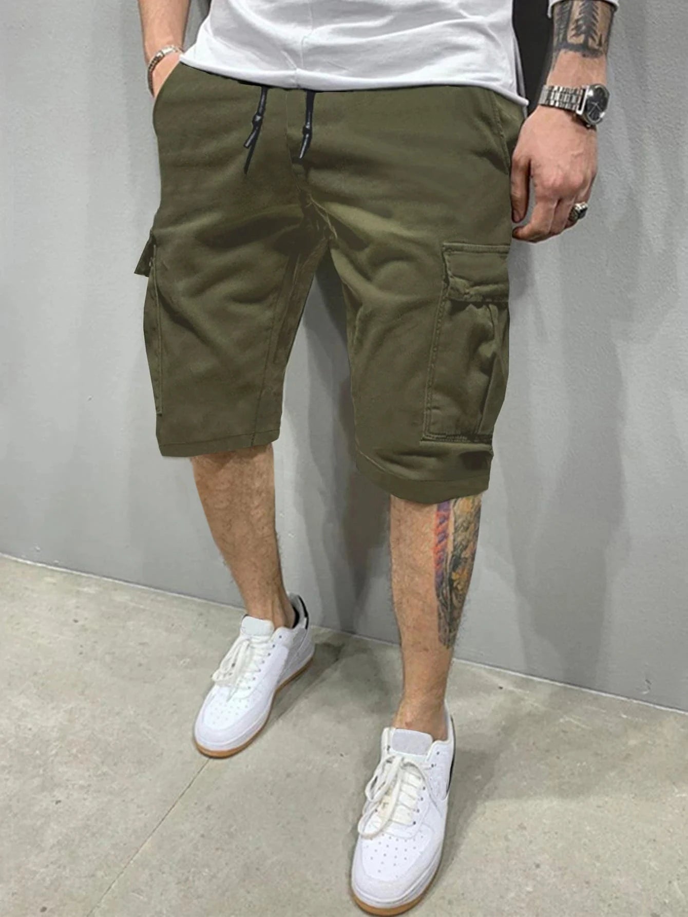 Men's Solid Regular-Fit Mid-Rise Casual Shorts with Practical Pockets for Everyday Outfits