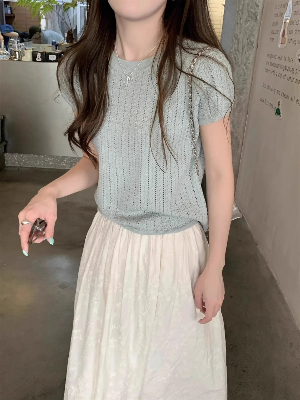 A hollowed-out round-neck ice silk knitted T-shirt for women in summer, a loose short-sleeved and slimming top, is thin