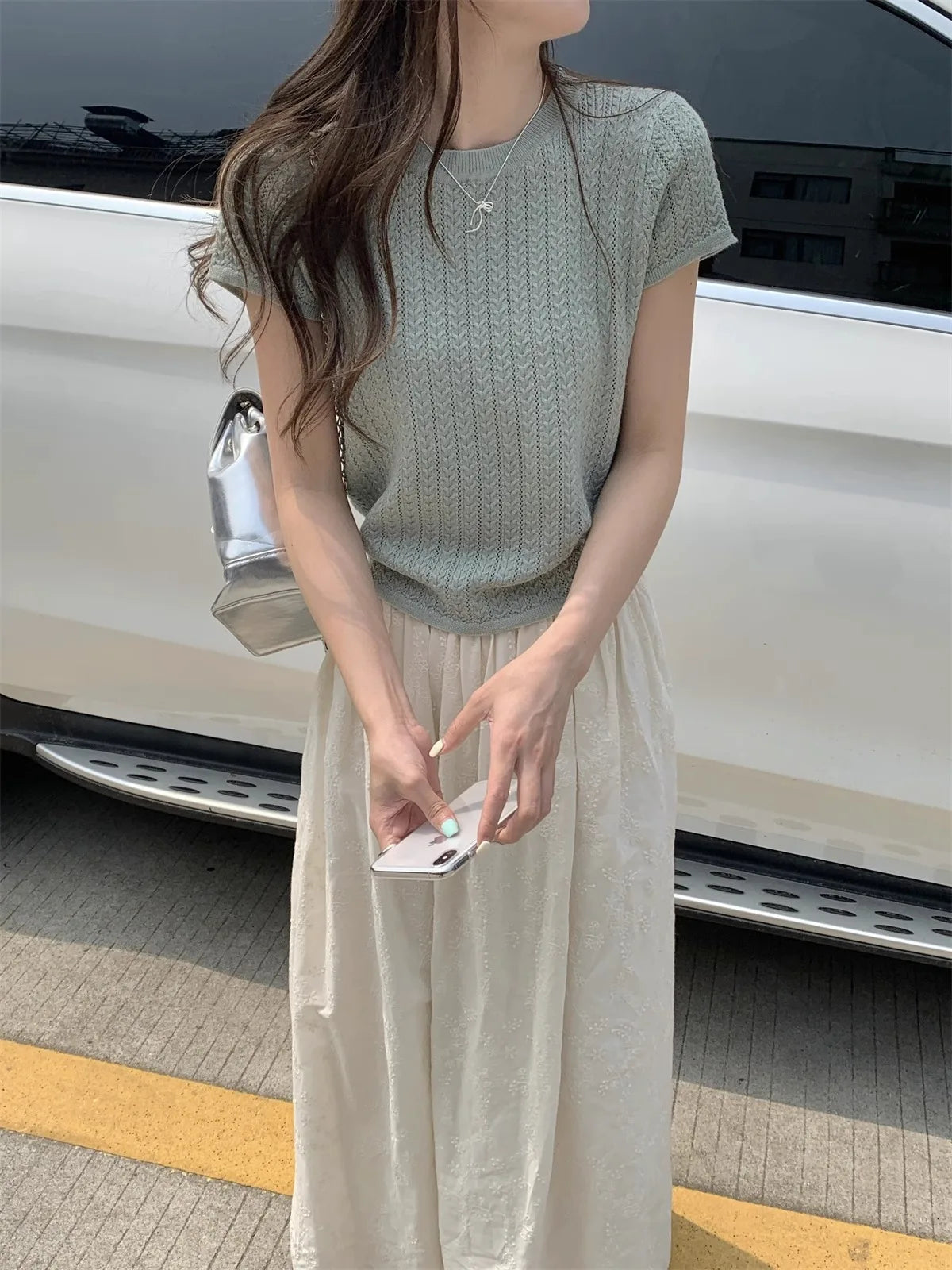 A hollowed-out round-neck ice silk knitted T-shirt for women in summer, a loose short-sleeved and slimming top, is thin