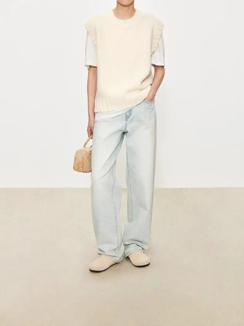 A stylish layering of 100% wool vest, V-neck vest waistcoat loose sleeveless vest and knitted sweater women autumn and winter