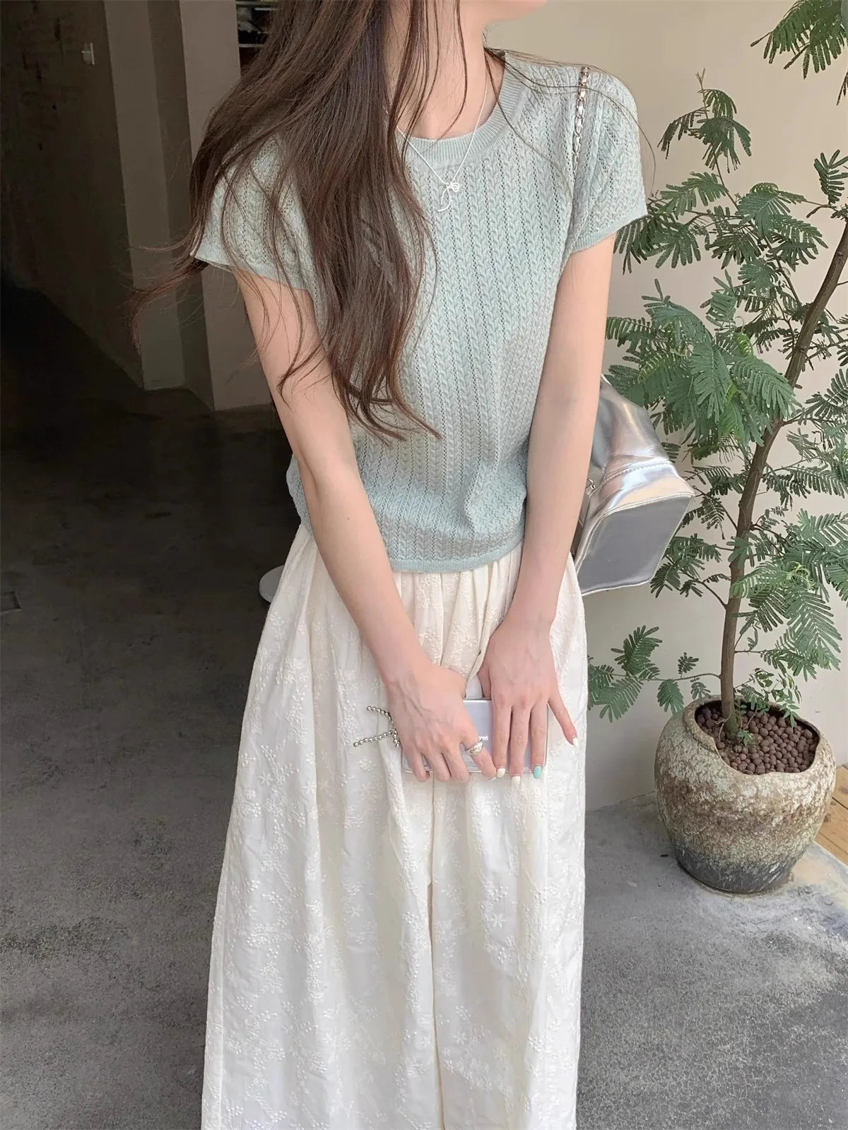 A hollowed-out round-neck ice silk knitted T-shirt for women in summer, a loose short-sleeved and slimming top, is thin