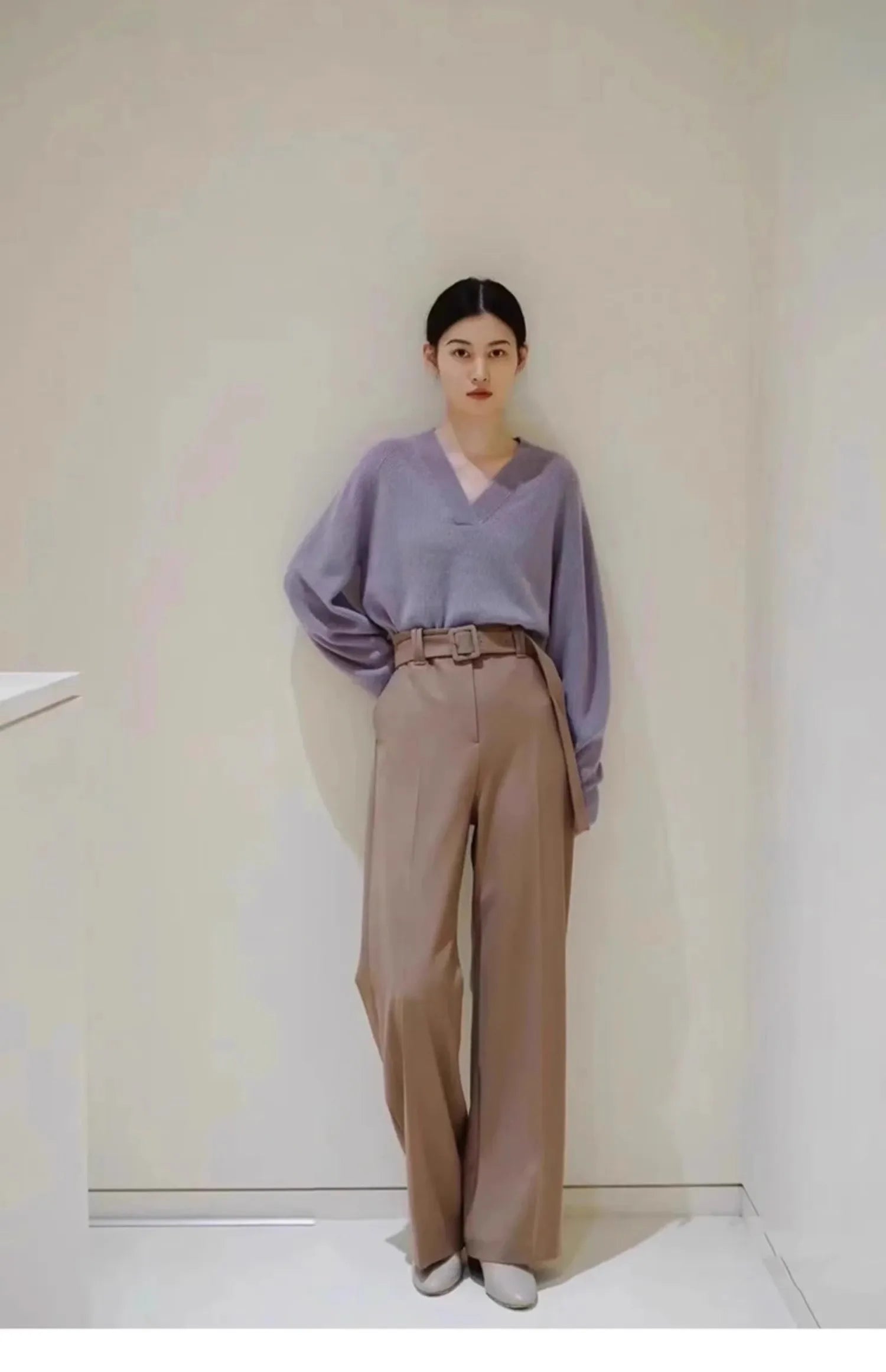 V-neck pure cashmere sweater women autumn and winter loose and versatile knitted sweater short wool base layer