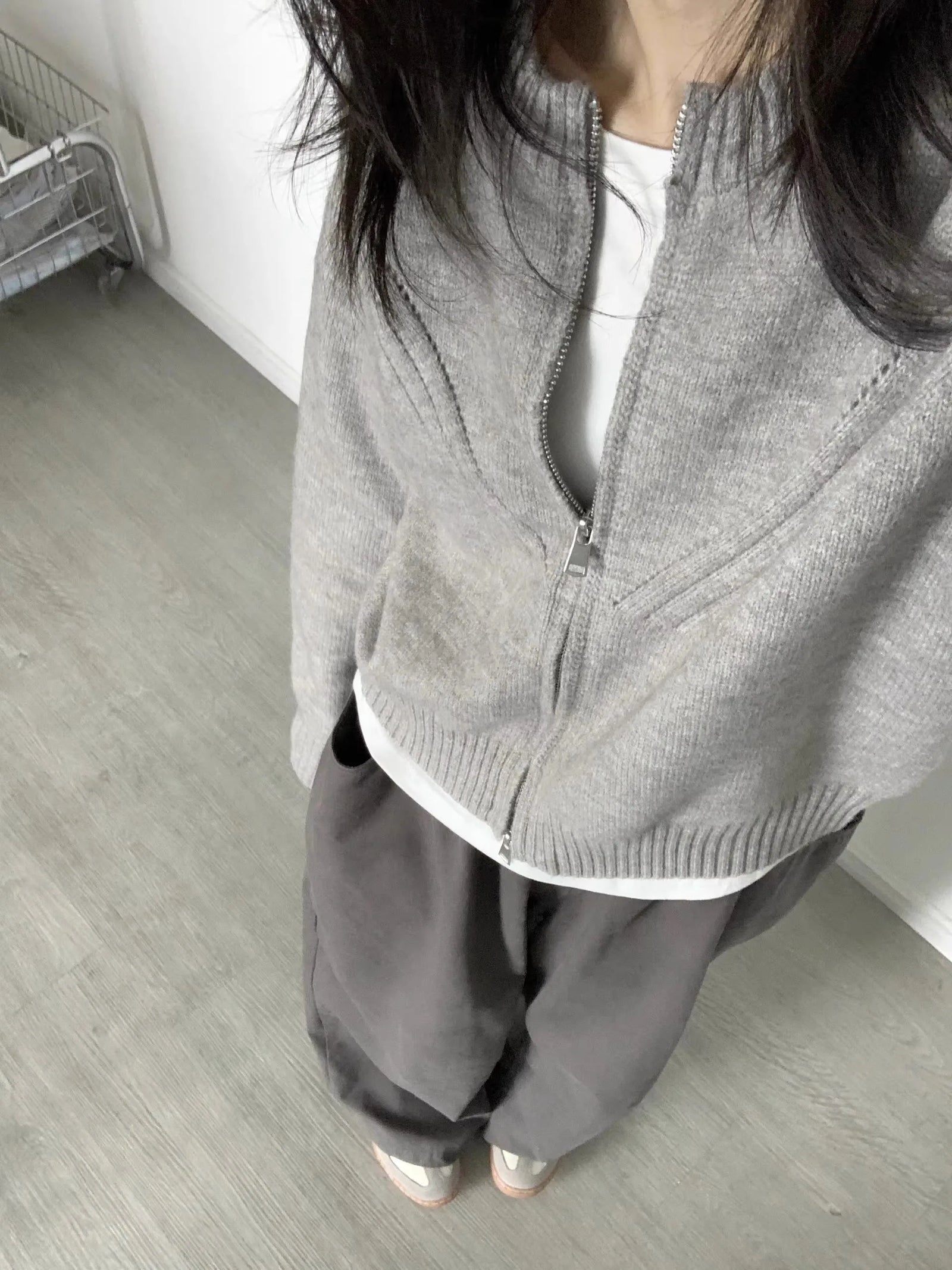 High-end grey retro cashmere knitted zipper cardigan women loose sweater coat with wool autumn and winter