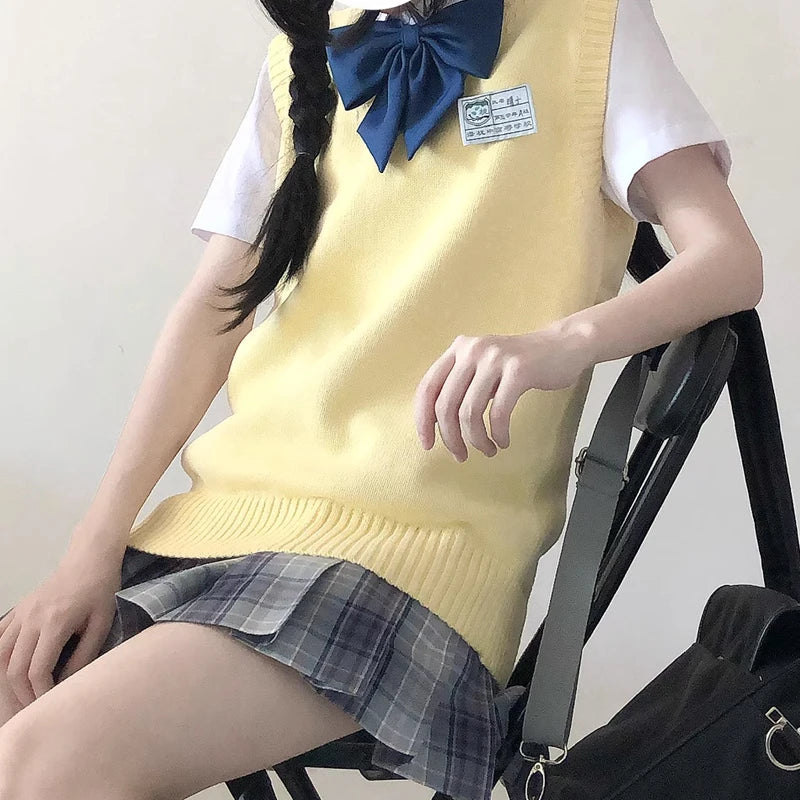Women's Cotton-Polyester Sleeveless V-Neck Regular-Fit Knit Pullover Vest for Preppy Layered Outfits