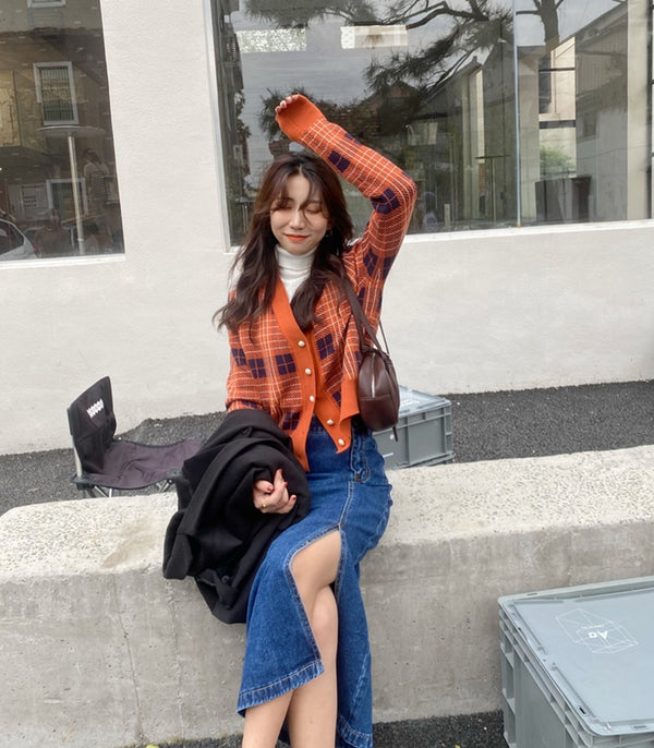 Vintage V-Neck Long Sleeve Women Plaid Sweater Spring Short Knitted Cardigan England Style Chic Tops Ladies Outerwear