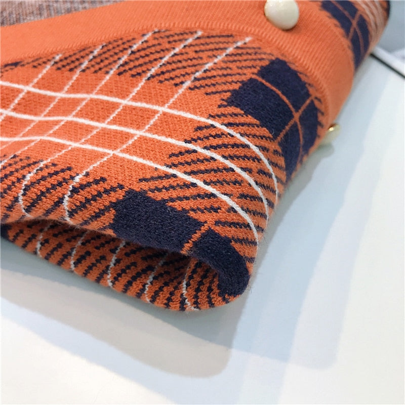 Vintage V-Neck Long Sleeve Women Plaid Sweater Spring Short Knitted Cardigan England Style Chic Tops Ladies Outerwear