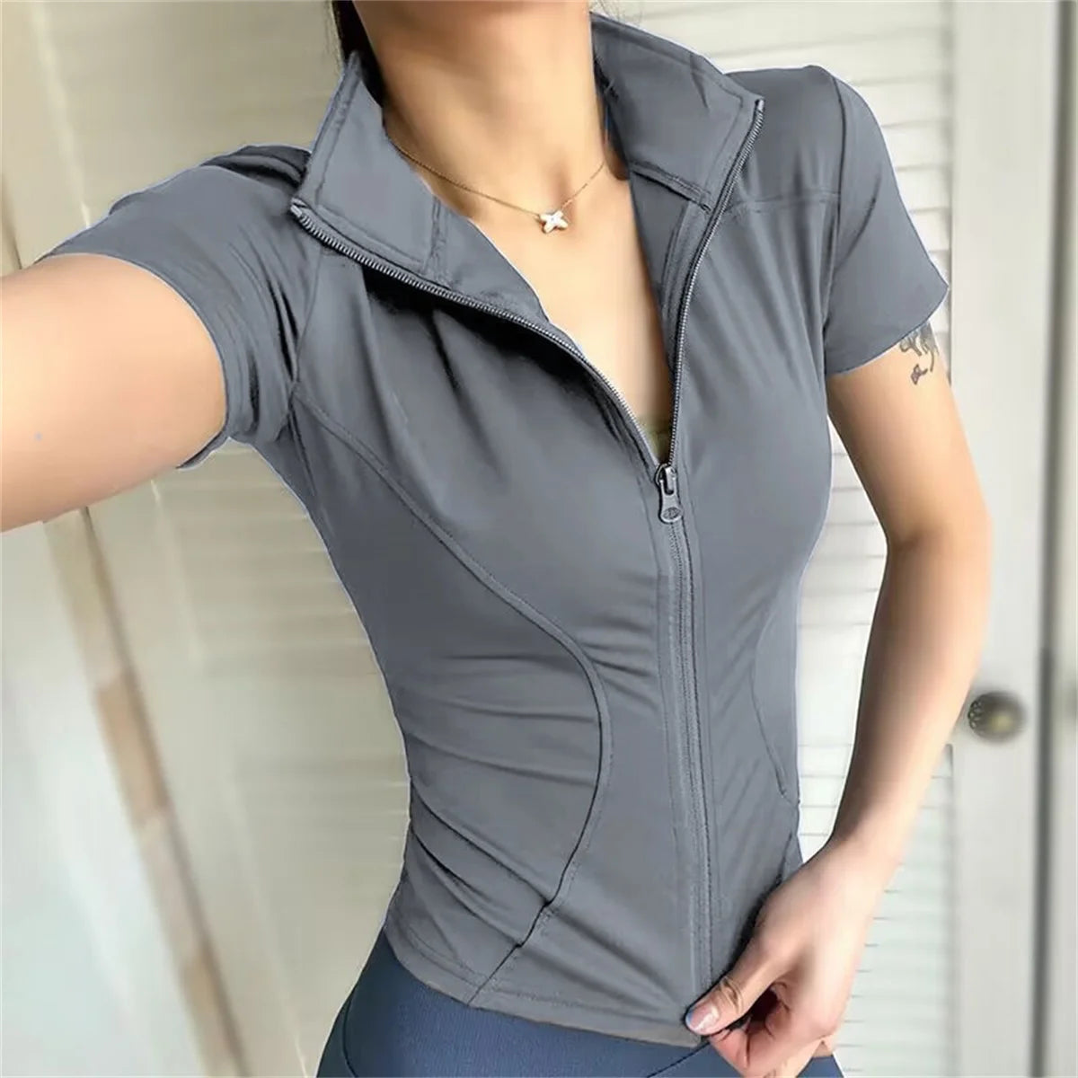 Women's Short-Sleeve Zip-Front Training Jacket with Stand Collar and Slim Fit