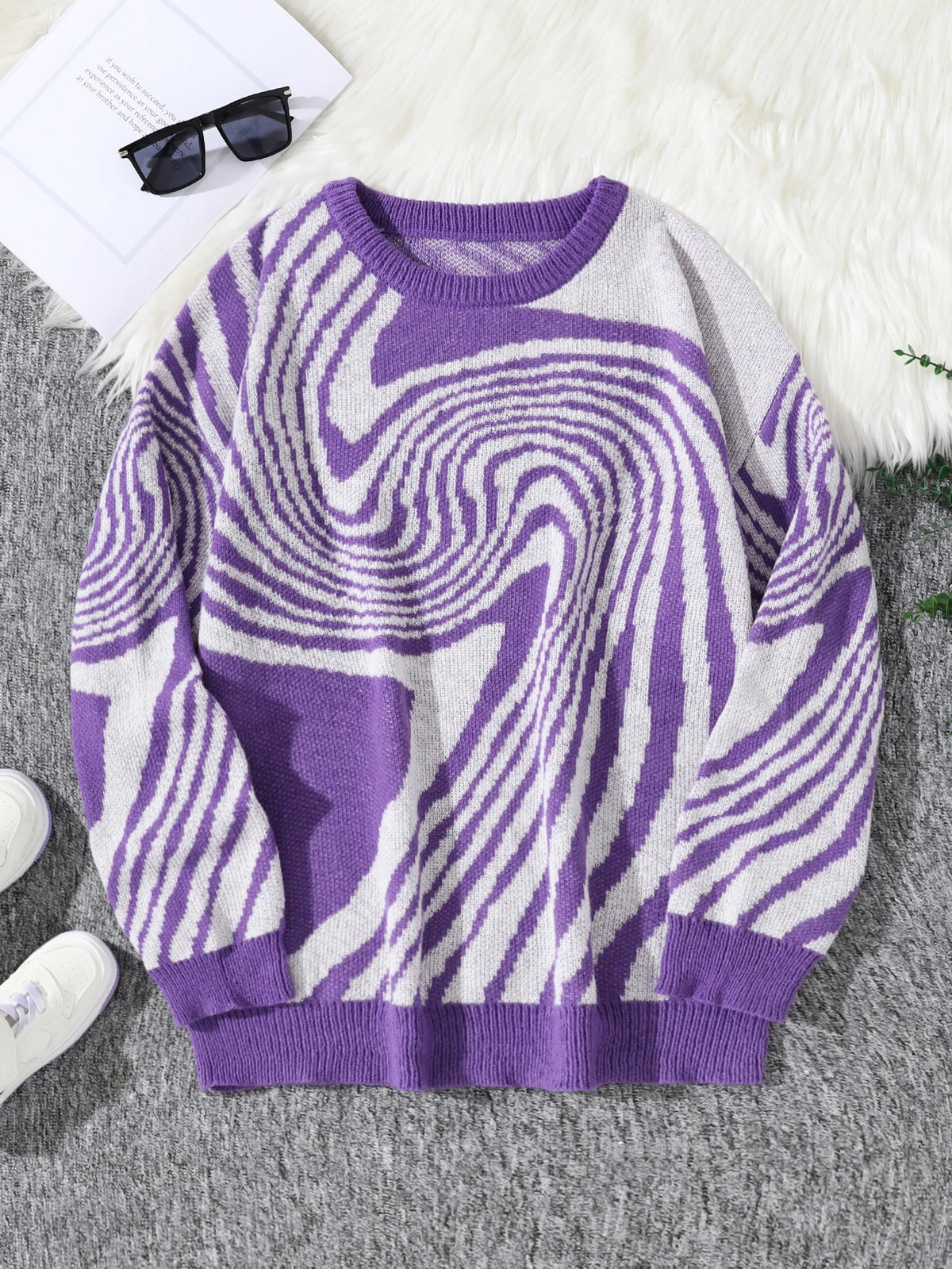 Men's Swirl Pattern Crew Neck Knit Sweater