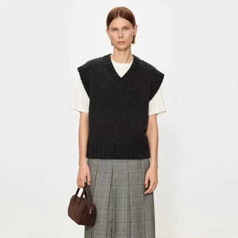 For autumn winter sleeveless vests stylish and loose with V-neck wool vests for layering Women's knitted sweaters and waistcoats