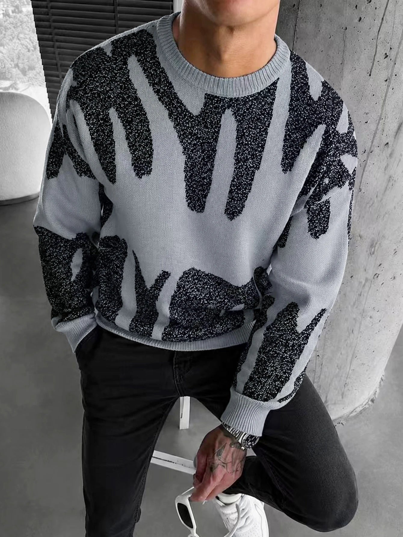 Men's Abstract Pattern Crew Neck Knit Sweater