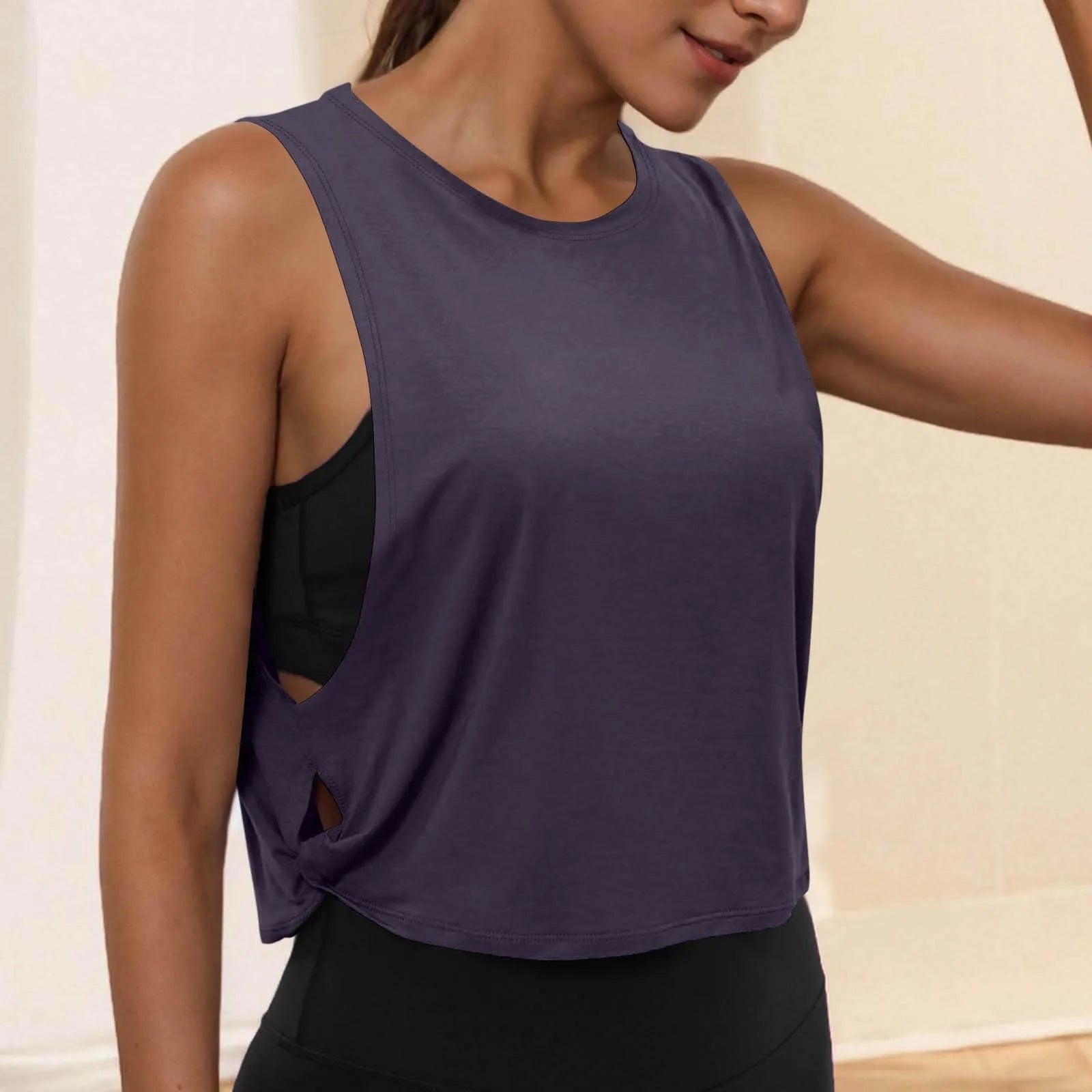 Women's Round Neck Tank Top with Sleeveless Design and a Loose Shape