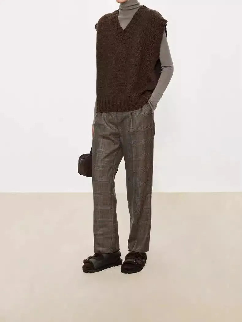 For autumn winter sleeveless vests stylish and loose with V-neck wool vests for layering Women's knitted sweaters and waistcoats