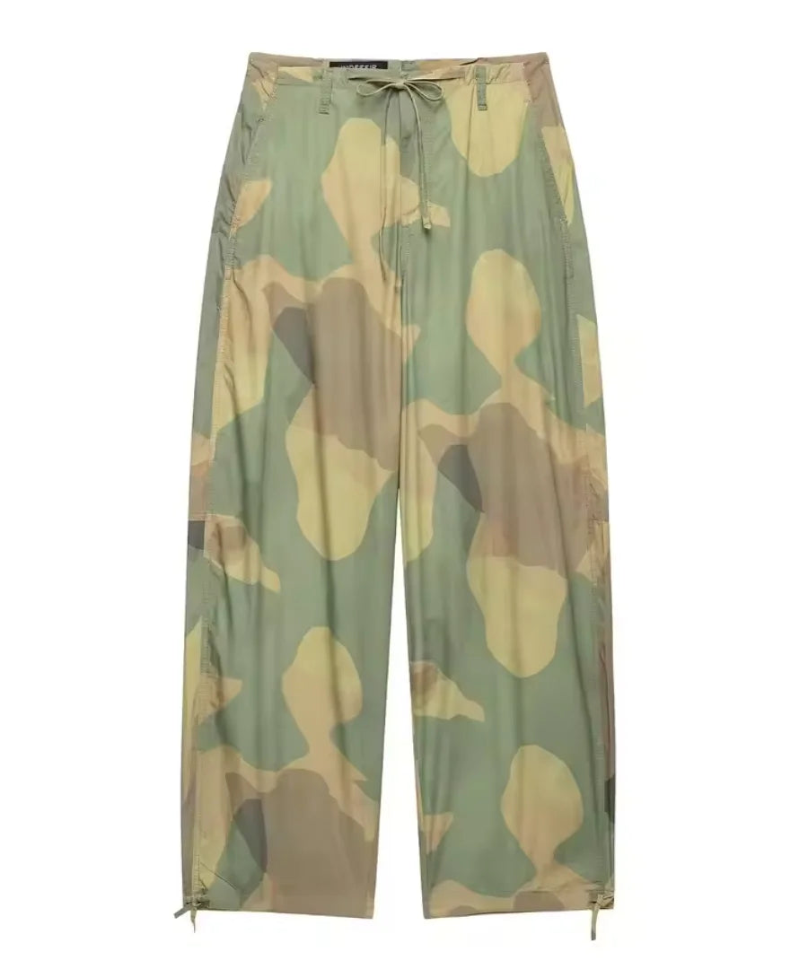 Women's Camouflage Cargo Pants with Drawstring Waist and Adjustable Cuffs