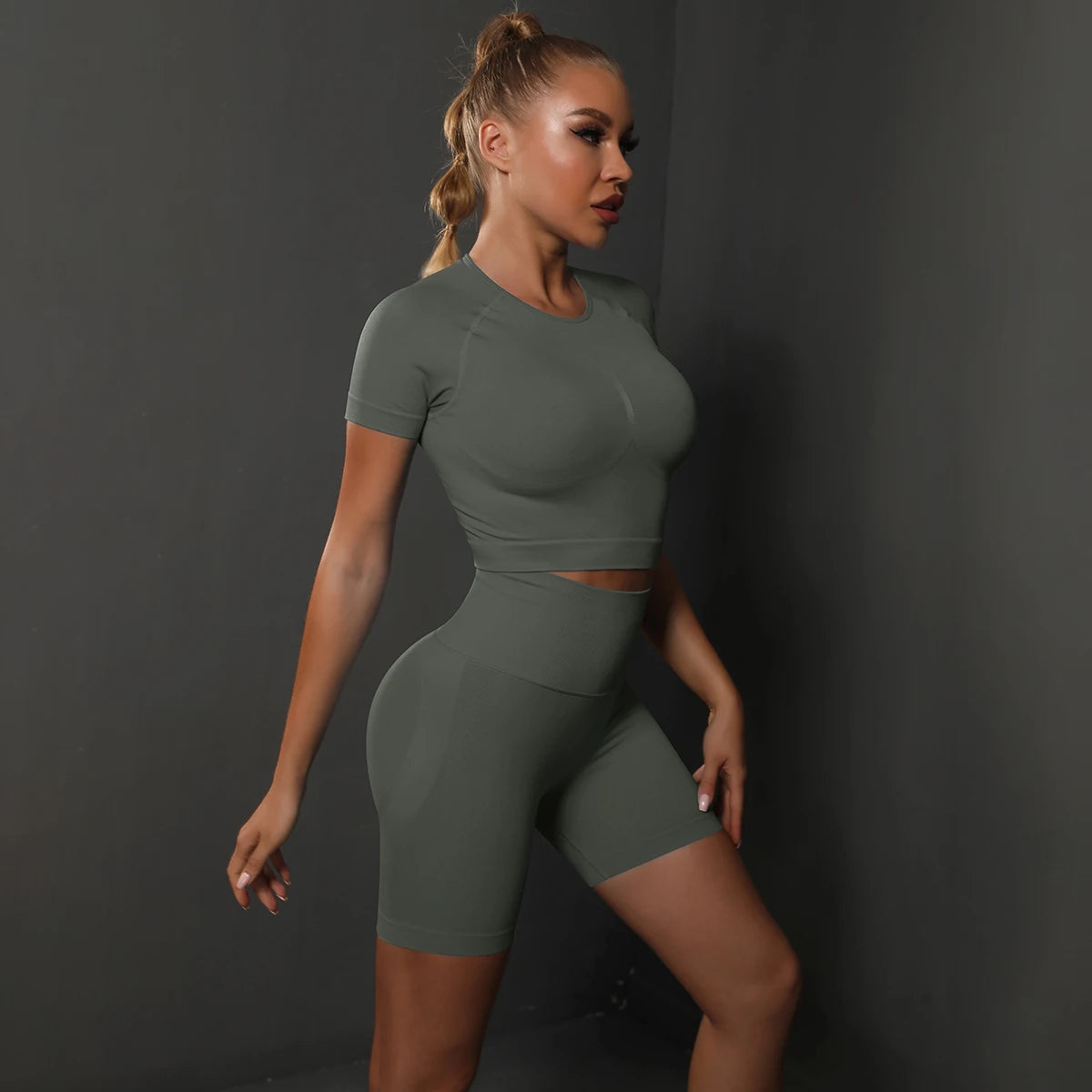 Women's Crop Top And Shorts Yoga Set For Workout Outfits
