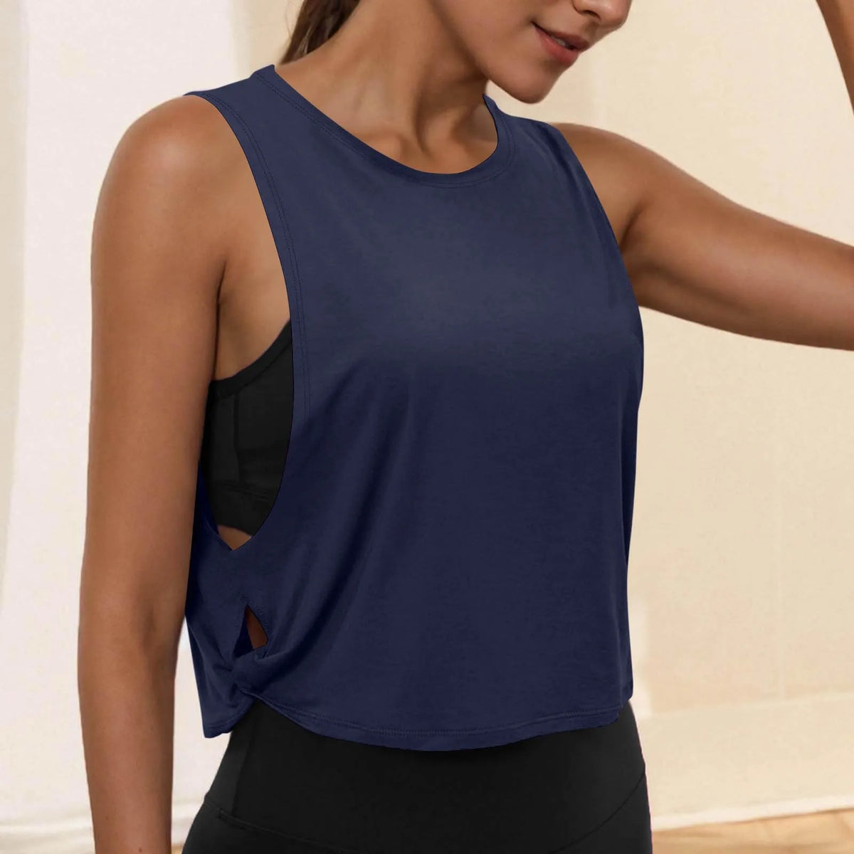 Women's Round Neck Tank Top with Sleeveless Design and a Loose Shape