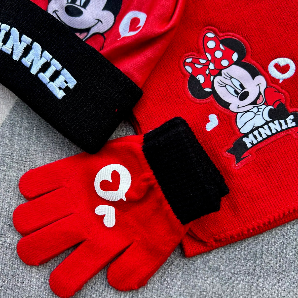 Children's Minnie Mouse Hat Scarf and Gloves Set for Winter Wear
