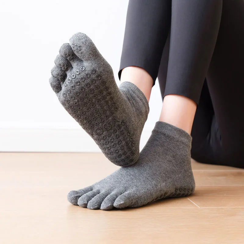 Five Toe Ankle Socks with Textured Sole Dot Pattern