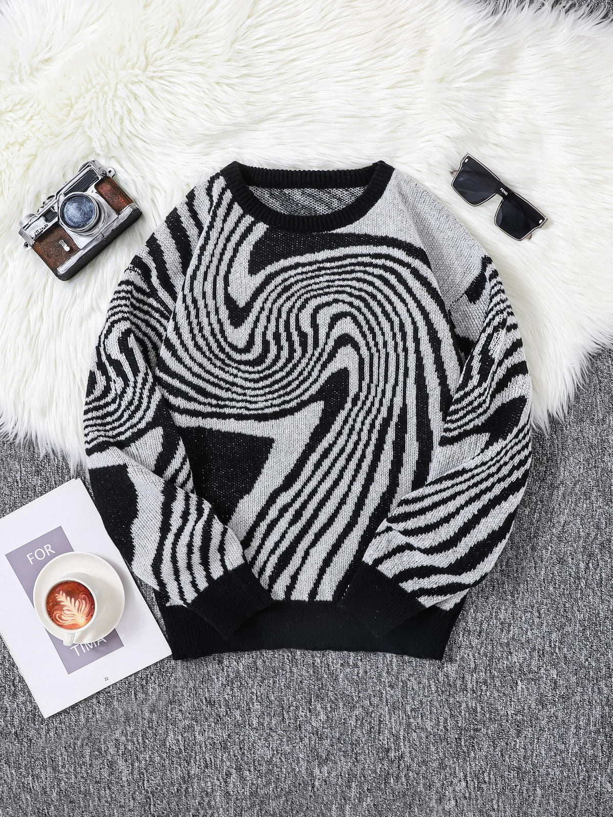 Men's Swirl Pattern Crew Neck Knit Sweater