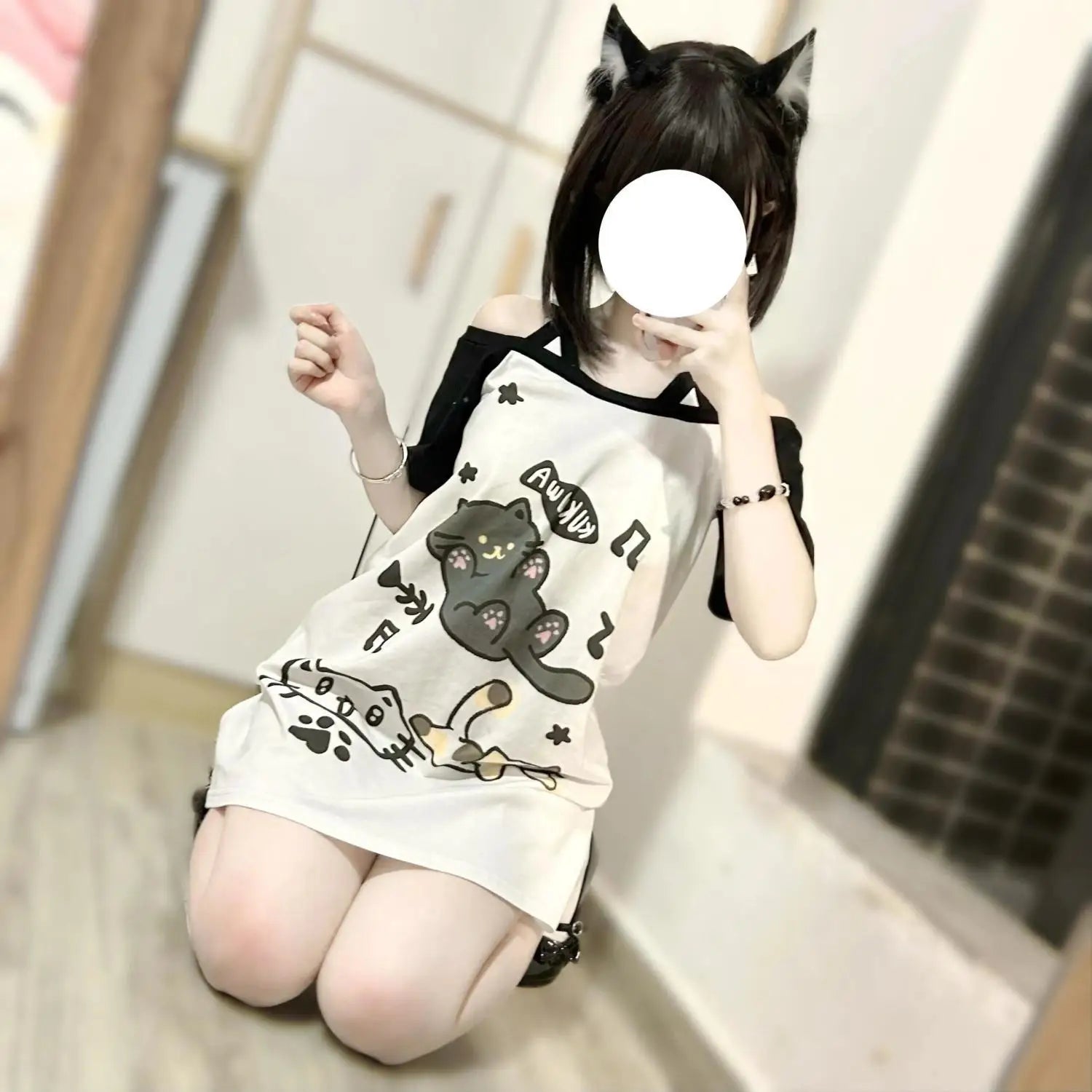 Cat Graphic Color-Block Off-Shoulder T-Shirt