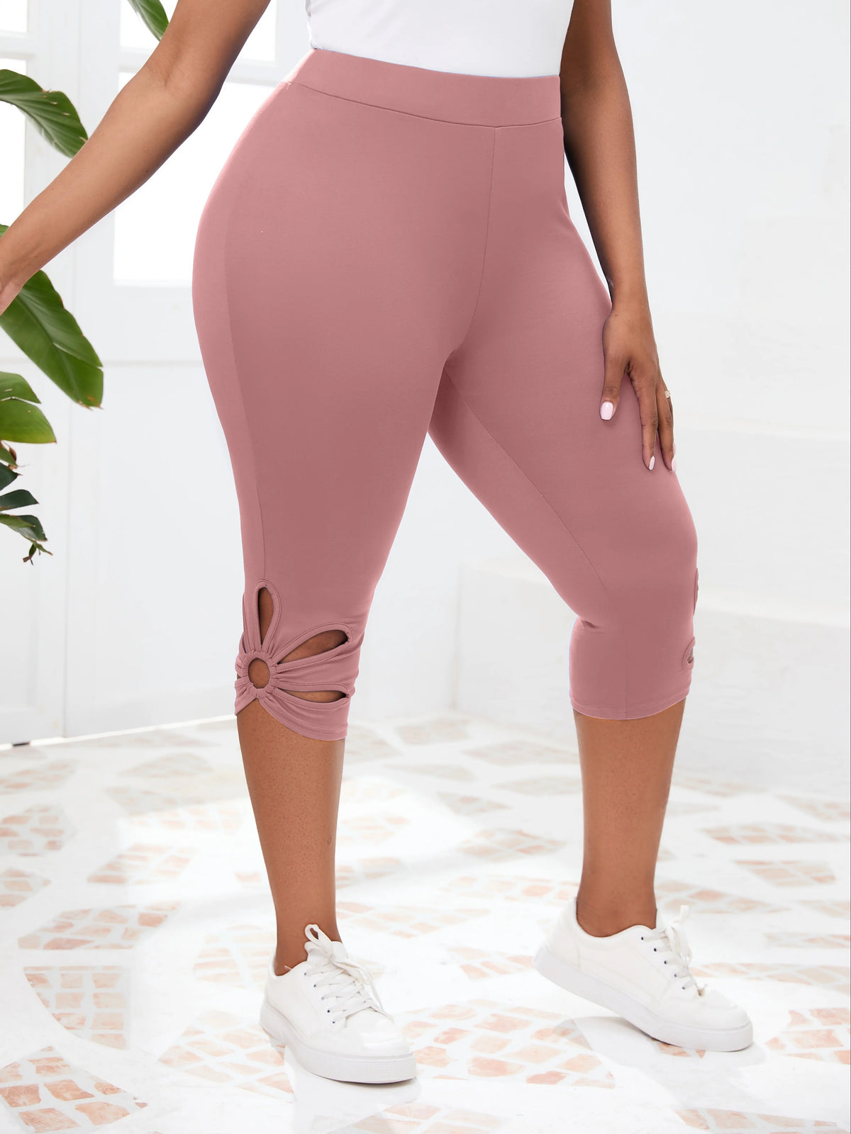 Women's Cutout Capri Leggings For Workout Outfits And Layering